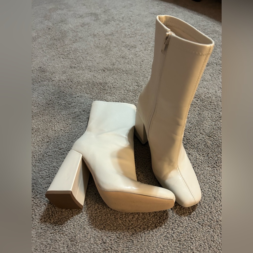 Forever 21 booties cream booties size 7